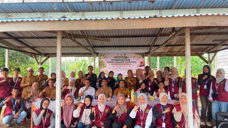 Mahasiswa KKN IAIN Datuk Laksamana Bengkalis Gelar Workshop Pemanfaatan Pupuk Organik Cair dan NPK bagi Masyarakat Desa Tanah Merah (2)