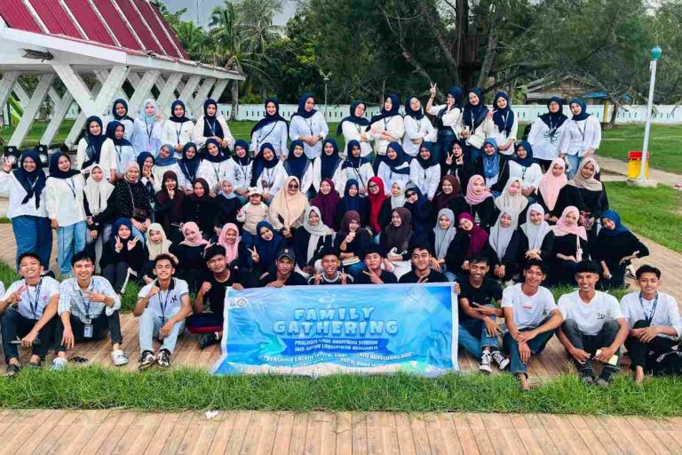 Family Gathering Akuntansi Syariah IAIN Datuk Laksamana Bengkalis Pererat Kebersamaan di Pantai Indah Selatbaru 3