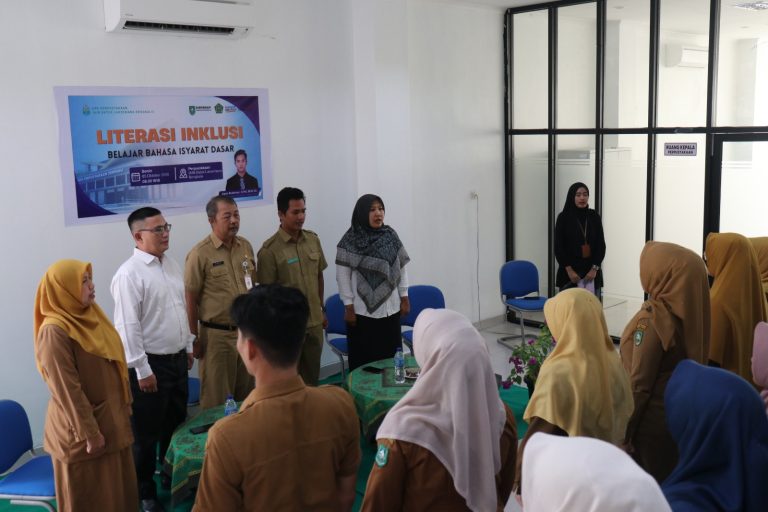 UPA Perpustakaan IAIN Bengkalis Gelar Literasi Inklusi, Mahasiswa Belajar Bahasa Isyarat Dasar (4)